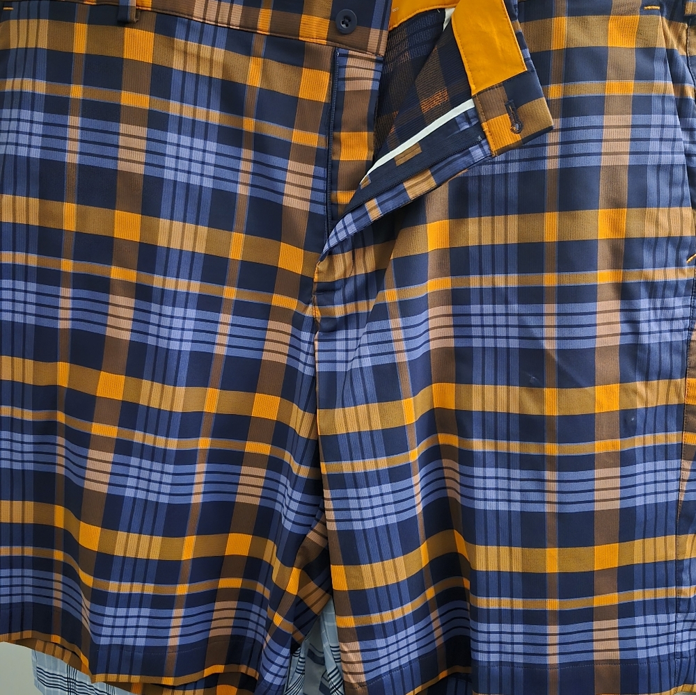 Men's  Plaid Shorts - Picture 3 of 7